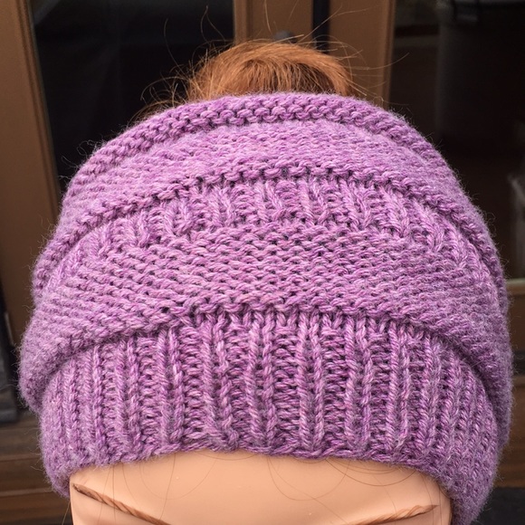 Hand Knit Messy Bun Hat/Toque - Picture 4 of 4